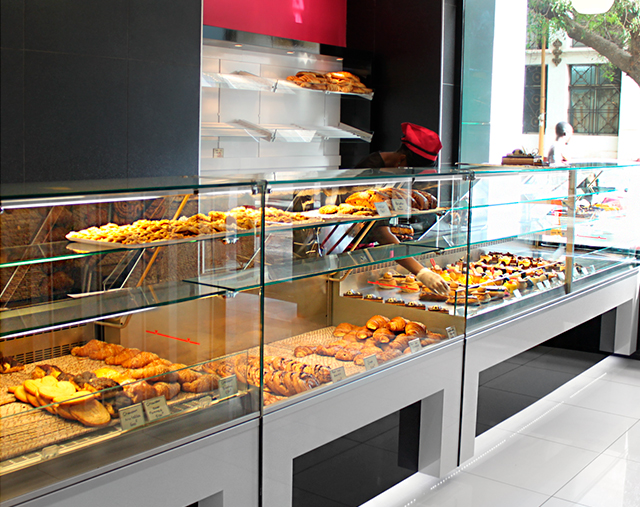 E-LINE dry ambient display cases for bread, pastry, cakes... from JORDÃO.