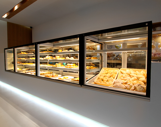 VISTA display cases for bread, pastry, cakes... from JORDÃO.